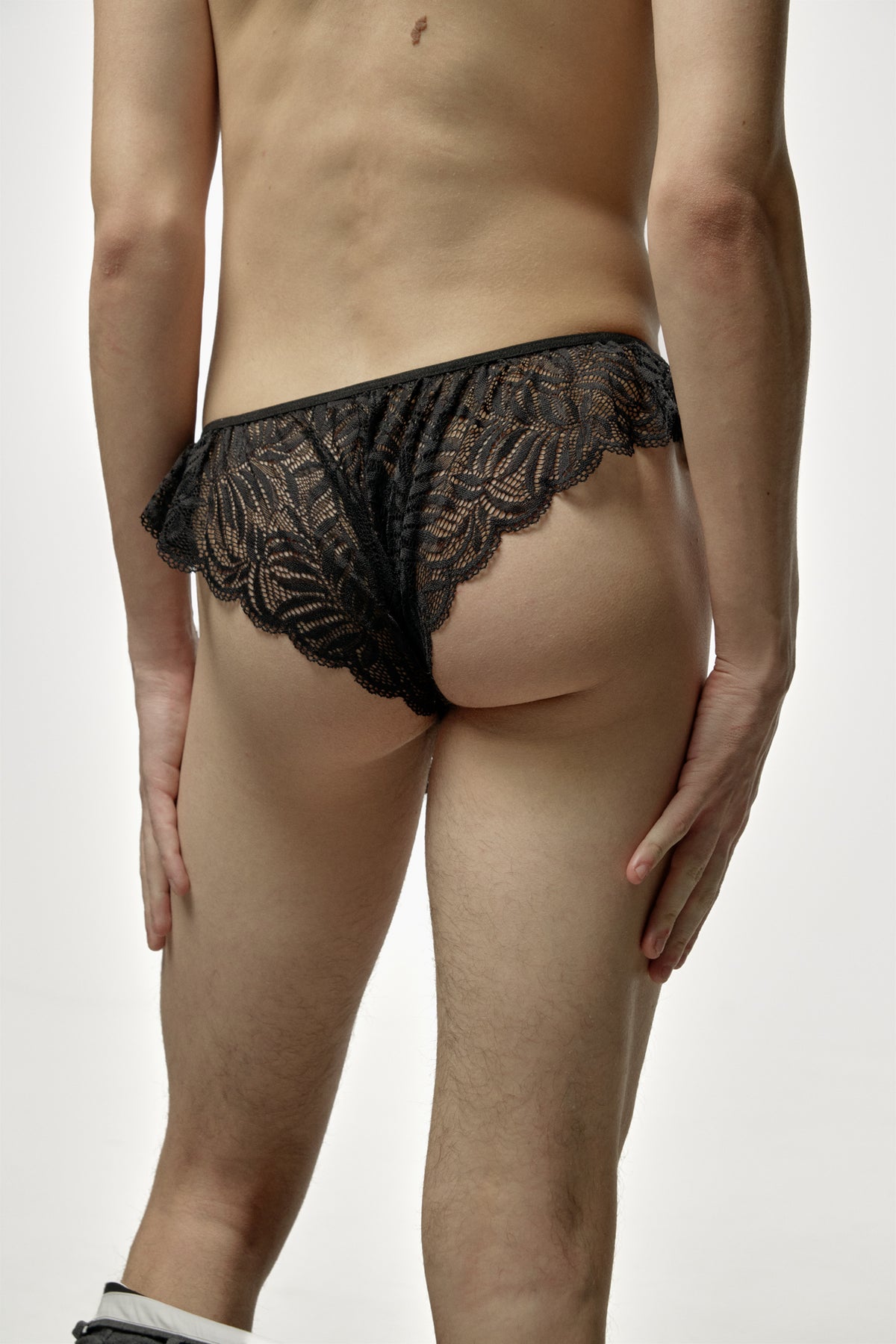 Louis Ruffle Thong - Black — FOD lingerie for men and non-binary bodies