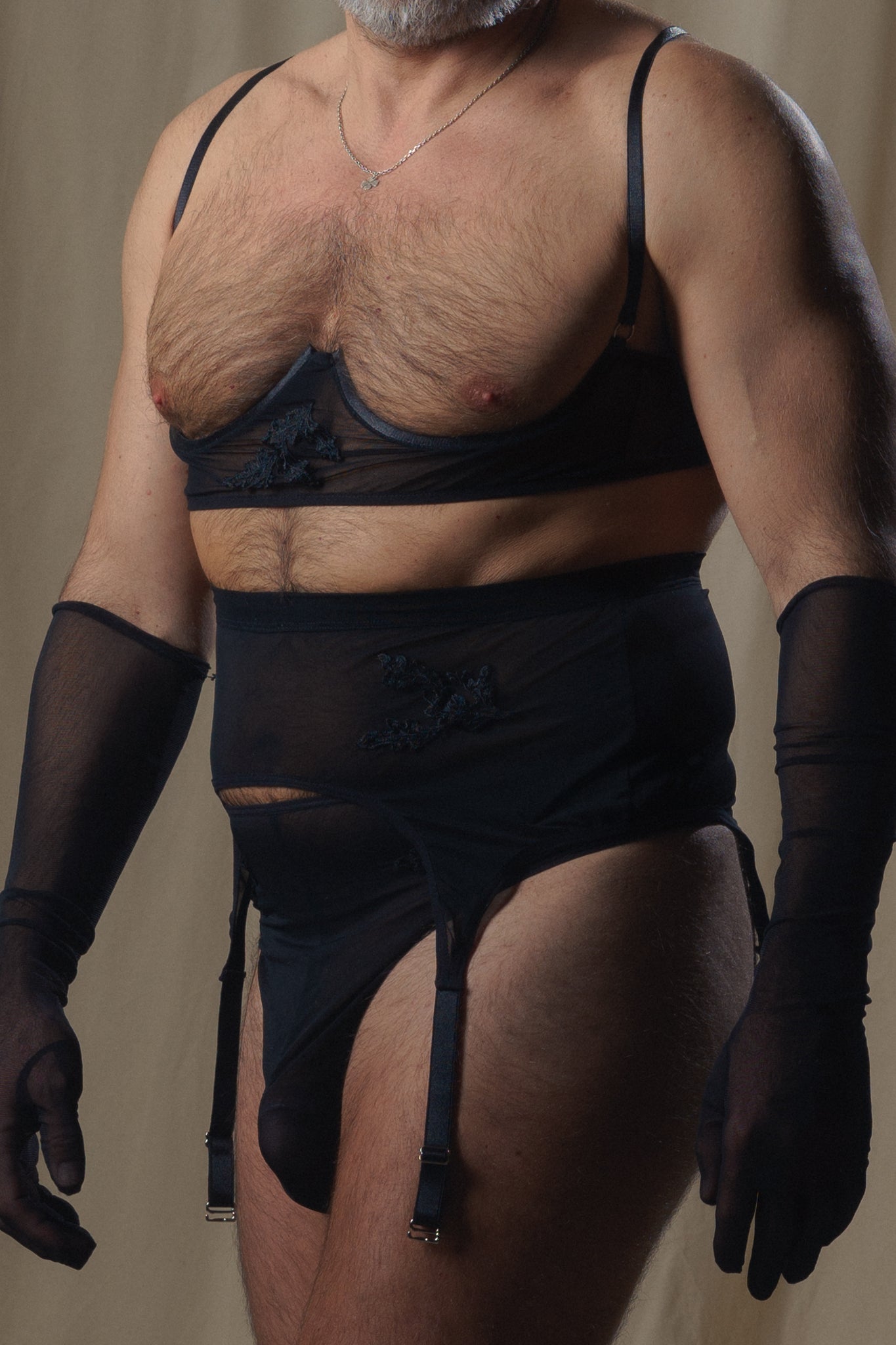 https://wearefullofdesire.com/cdn/shop/files/black-spencer-bra-male-genderless-lingerie-full-of-desire-1_2048x2048.jpg?v=1684250739